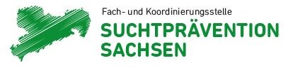 Logo der Fach- und Koordinierungsstelle Suchtprävention Sachsen mit einer grün schraffierten Karte Sachsens auf der linken Seite